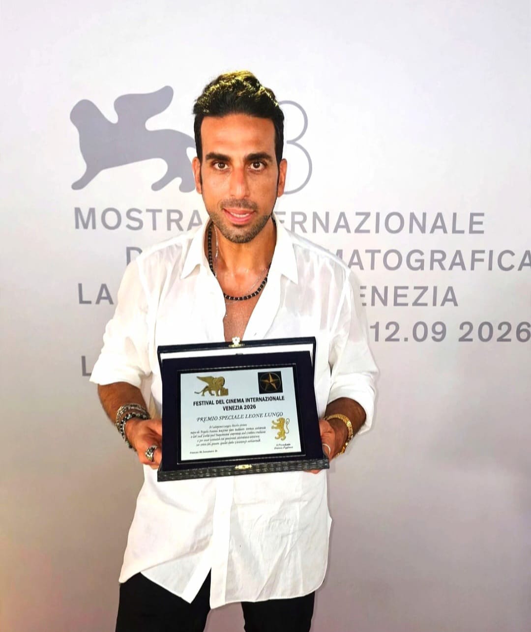 *POCHI ATTIMI", UN SUCCESSO ITALIANO, IN DISTRIBUZIONE DI ESCLUSIVA AL CINEMA*